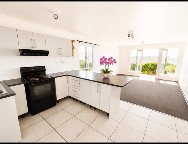 1 BEDROOM APARTMENT FOR SALE IN VREDEHOEK